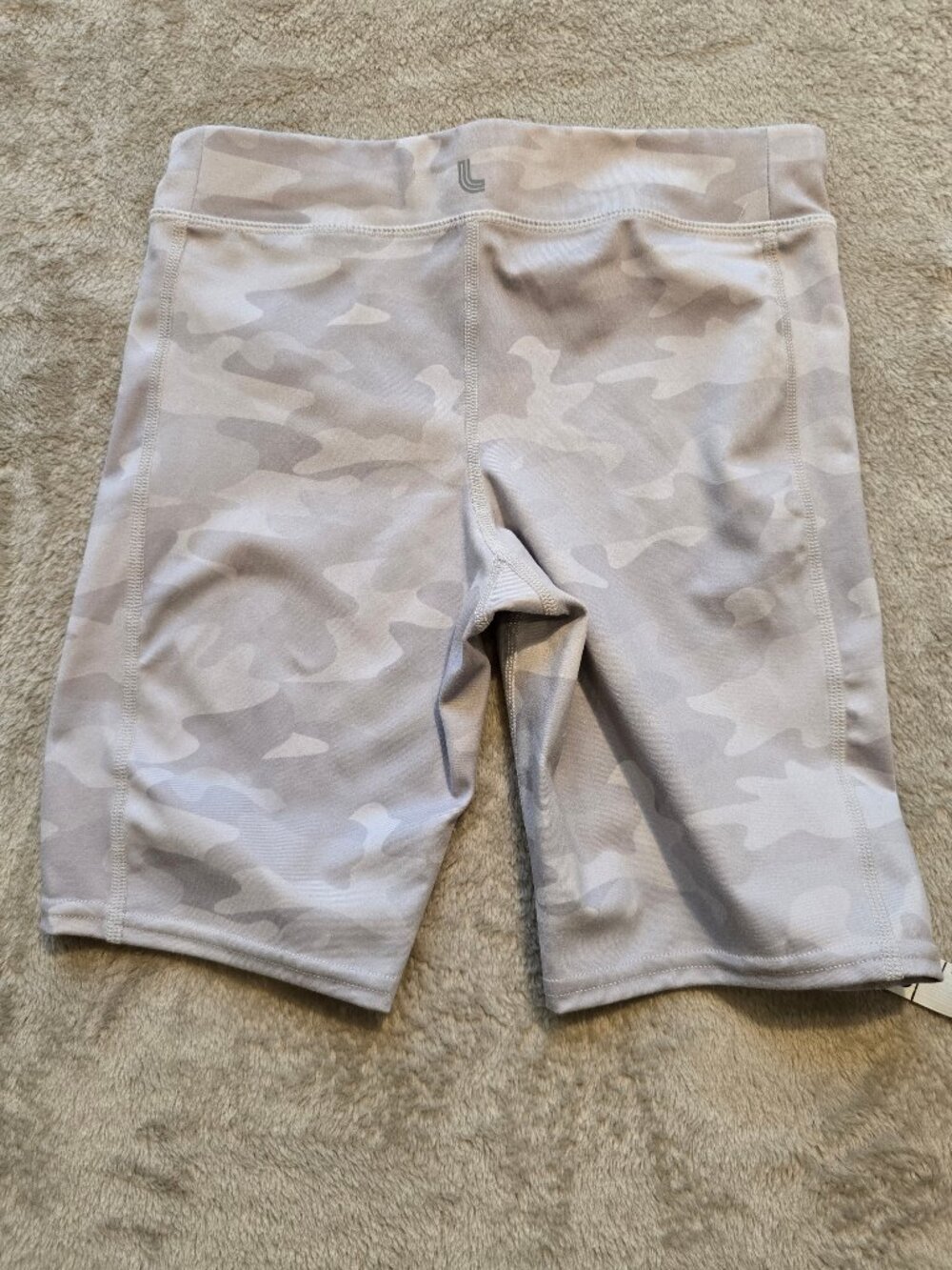 🌟 Lolë High-Rise Performance Biker Shorts – Grey Camo (Size L / 10-12)